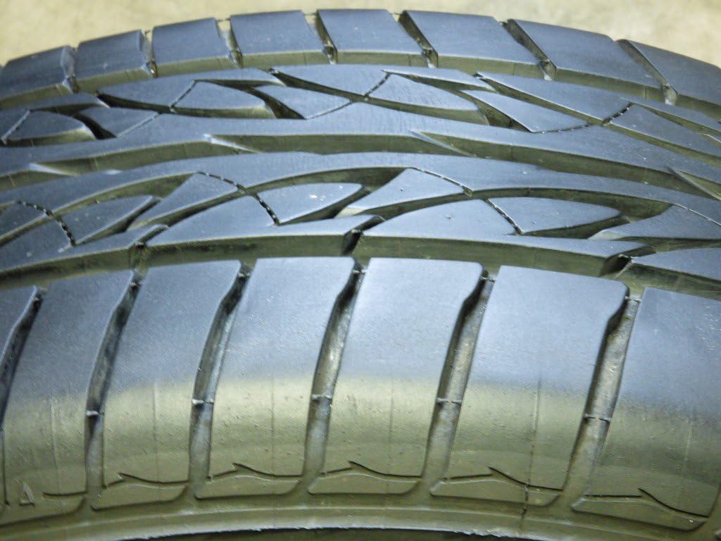205/50R16 Ultra High Performance Tire P8561