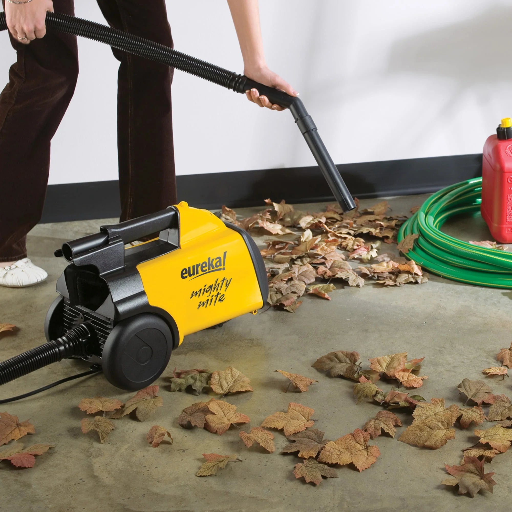 Bagged Canister Vacuum C1050
